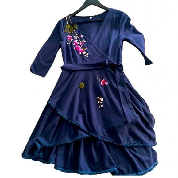 H.J.W Huang Jin Wu beautiful ruffled navy dress M with flower stitches thick! - Picture 1 of 10